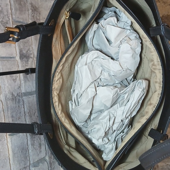 Michael Kors Medium Walsh Multifunction Tote โ Brown/Black - Picture 12 of 15